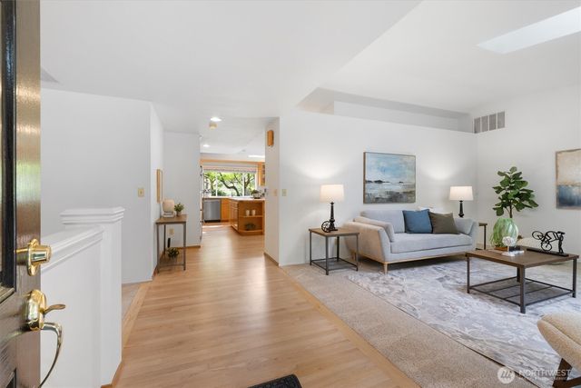 24309 SE 25th Street, Sammamish, WA 98075
