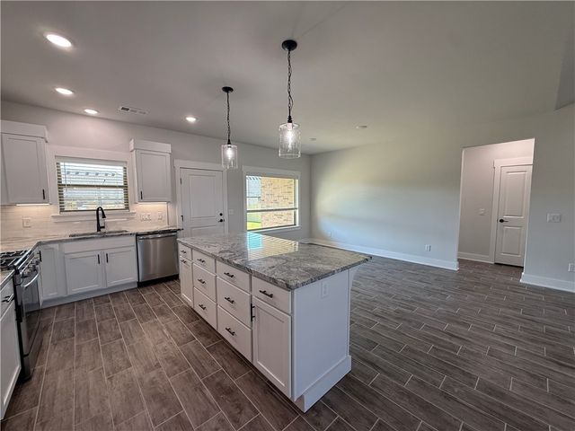 134 N Banner Avenue, Farmington, AR 72730