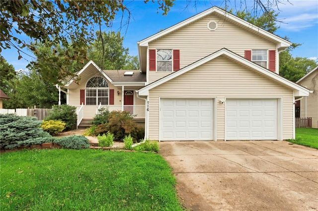 716 SE 11th Street, Lee's Summit, MO 64081