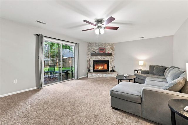 716 SE 11th Street, Lee's Summit, MO 64081