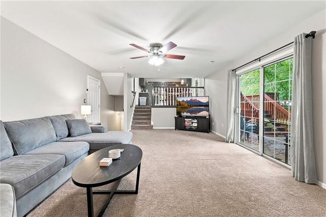 716 SE 11th Street, Lee's Summit, MO 64081