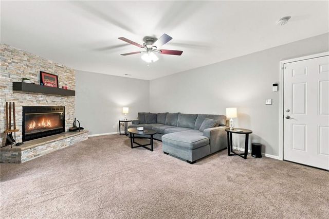 716 SE 11th Street, Lee's Summit, MO 64081