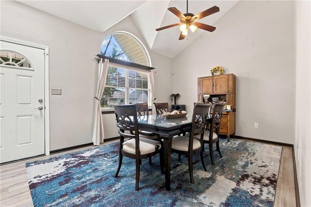 716 SE 11th Street, Lee's Summit, MO 64081
