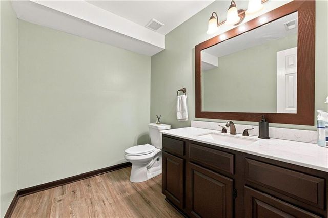 716 SE 11th Street, Lee's Summit, MO 64081