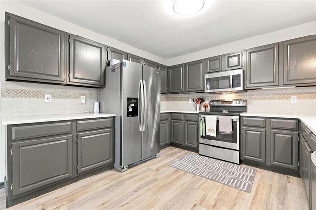 716 SE 11th Street, Lee's Summit, MO 64081