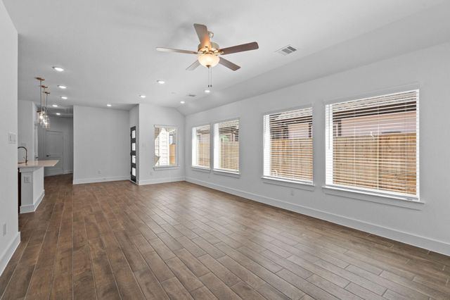 5250 Big Dipper Drive, Iowa Colony, TX 77583