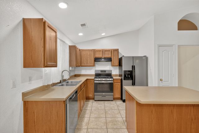 7508 Via Serenita SW, Albuquerque, NM 87121
