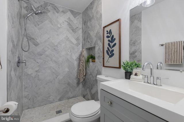 2535 QUEEN ANNES LN NW, Washington, DC 20037