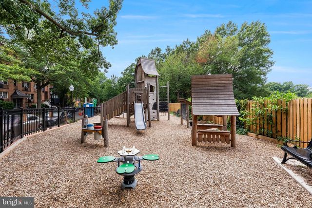 2535 QUEEN ANNES LN NW, Washington, DC 20037