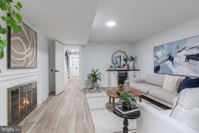 2535 QUEEN ANNES LN NW, Washington, DC 20037