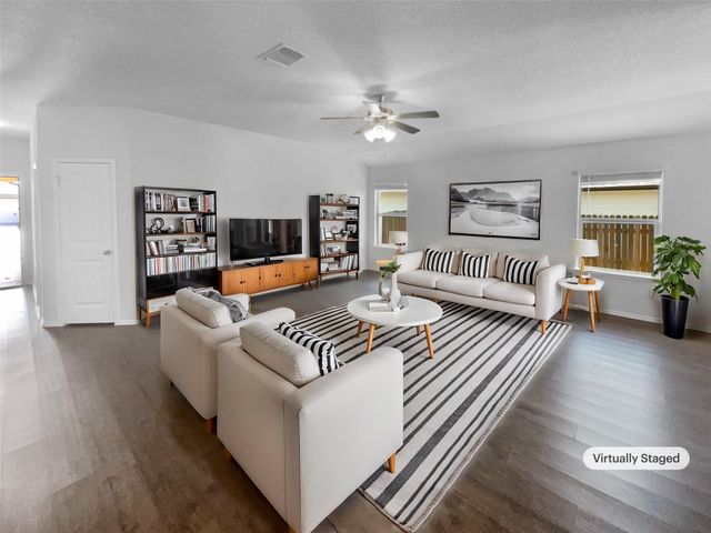 106 Lillian DR, Taylor, TX 76574