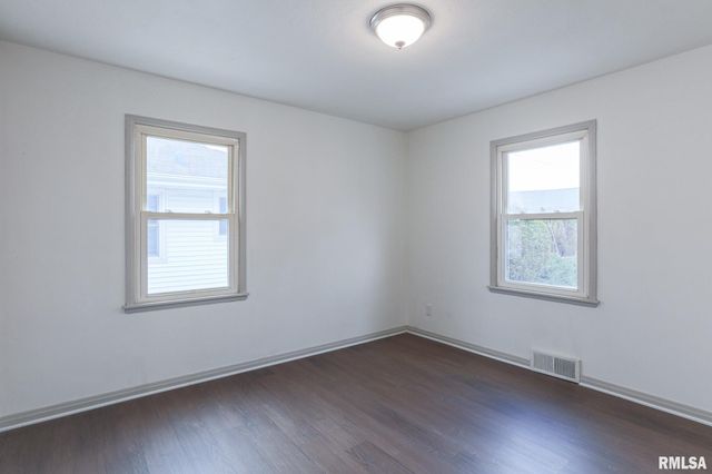 901 W FORREST HILL Avenue, Peoria, IL 61604