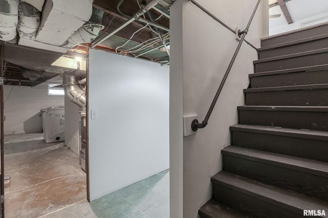 901 W FORREST HILL Avenue, Peoria, IL 61604