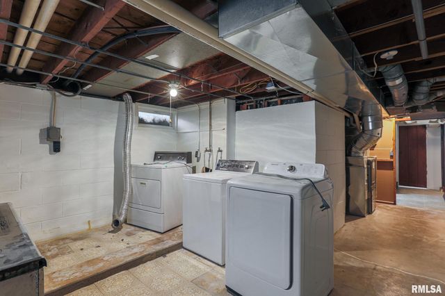 901 W FORREST HILL Avenue, Peoria, IL 61604