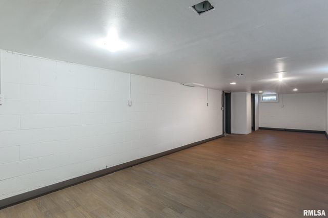 901 W FORREST HILL Avenue, Peoria, IL 61604