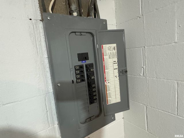 901 W FORREST HILL Avenue, Peoria, IL 61604