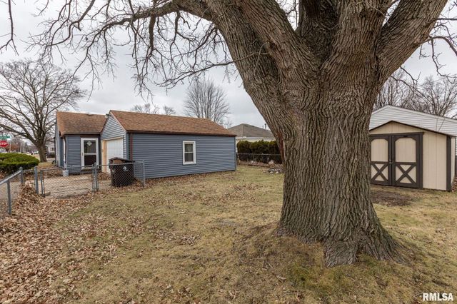 901 W FORREST HILL Avenue, Peoria, IL 61604