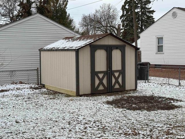 901 W FORREST HILL Avenue, Peoria, IL 61604