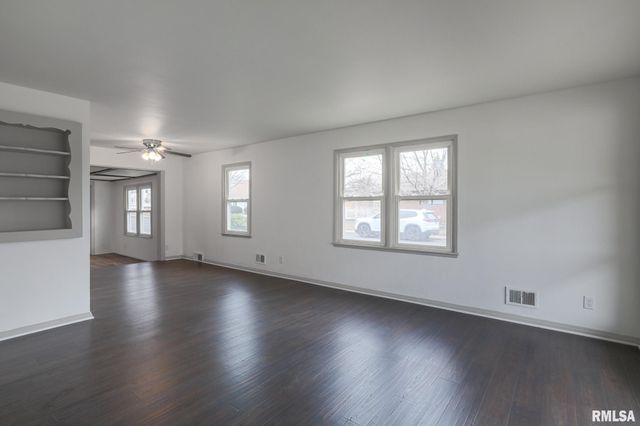 901 W FORREST HILL Avenue, Peoria, IL 61604