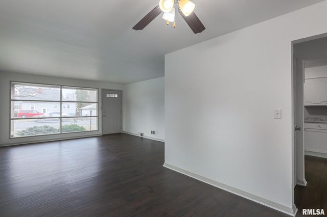 901 W FORREST HILL Avenue, Peoria, IL 61604