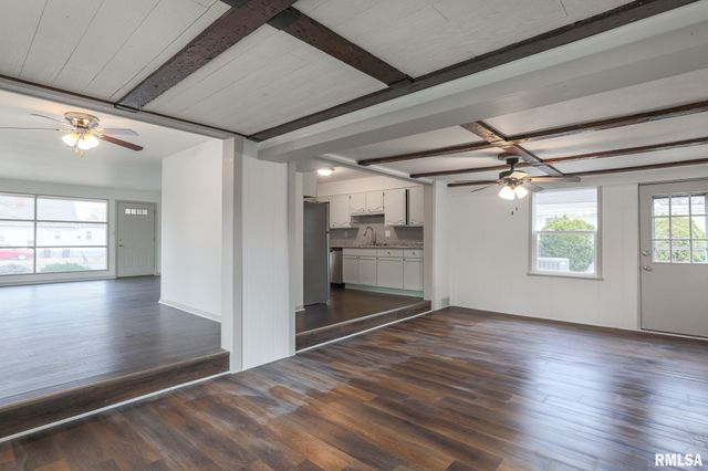 901 W FORREST HILL Avenue, Peoria, IL 61604