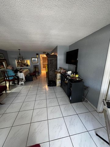 329 SE 3rd Street 105r, Hallandale Beach, FL 33009