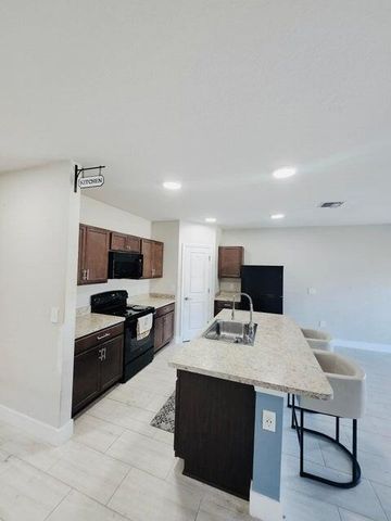 715 Pomegranate Place, Fort Pierce, FL 34981