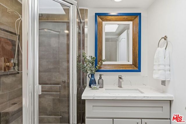 11110 Camarillo Street 122, Toluca Lake, CA 91602