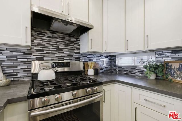 11110 Camarillo Street 122, Toluca Lake, CA 91602
