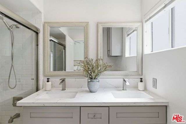 11110 Camarillo Street 122, Toluca Lake, CA 91602