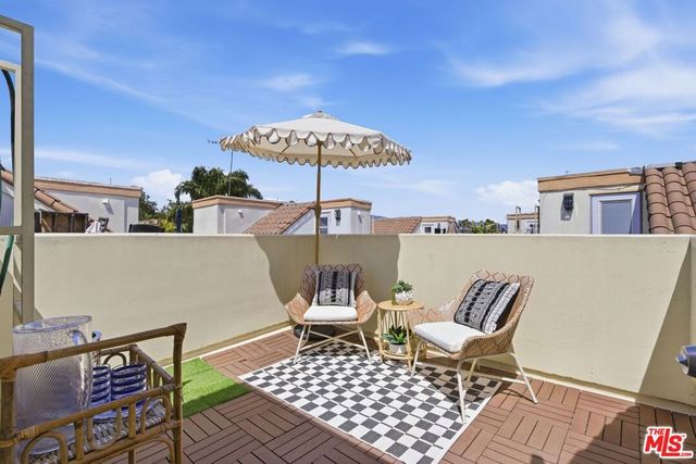 11110 Camarillo Street 122, Toluca Lake, CA 91602