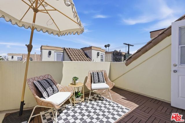 11110 Camarillo Street 122, Toluca Lake, CA 91602