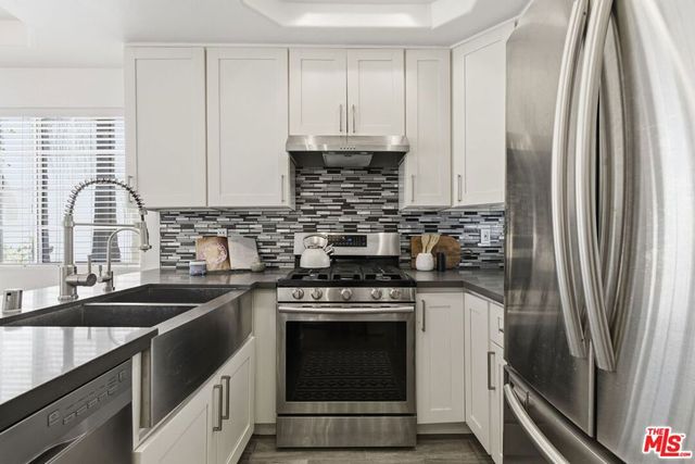 11110 Camarillo Street 122, Toluca Lake, CA 91602