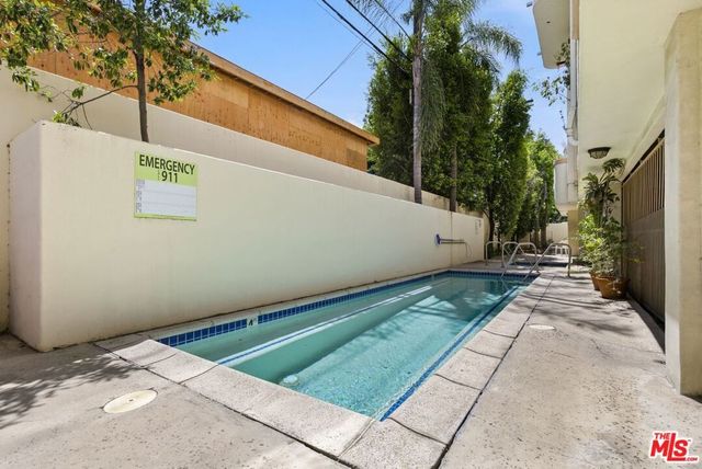 11110 Camarillo Street 122, Toluca Lake, CA 91602