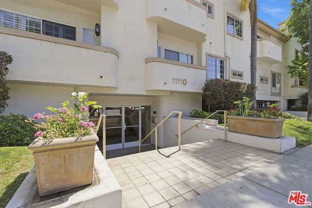 11110 Camarillo Street 122, Toluca Lake, CA 91602
