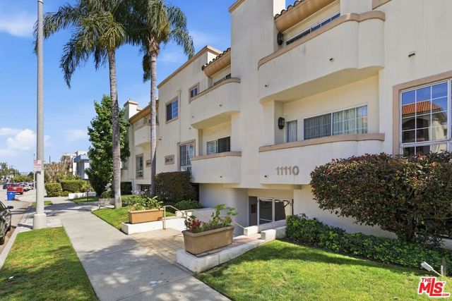 11110 Camarillo Street 122, Toluca Lake, CA 91602