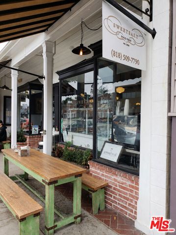 11110 Camarillo Street 122, Toluca Lake, CA 91602