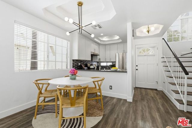 11110 Camarillo Street 122, Toluca Lake, CA 91602