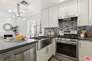 11110 Camarillo Street 122, Toluca Lake, CA 91602