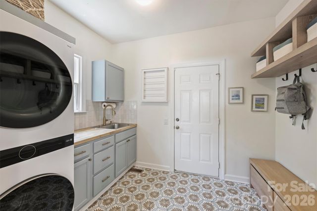 5319 Piper Glen Drive, Charlotte, NC 28277