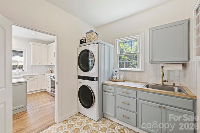 5319 Piper Glen Drive, Charlotte, NC 28277