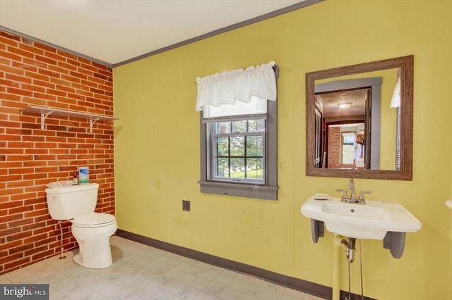 2619 CARLISLE PIKE, New Oxford, PA 17350