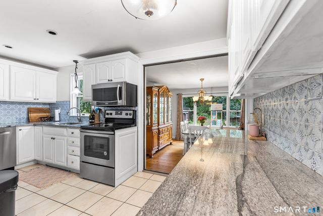 122 Wepawaug Drive, Milford, CT 06461