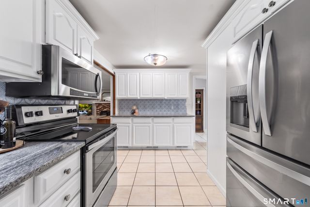 122 Wepawaug Drive, Milford, CT 06461