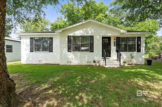 2132 S Pine Street, Loxley, AL 36551