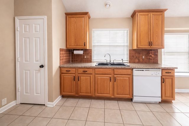 2516 Fairway View Drive, Burleson, TX 76028