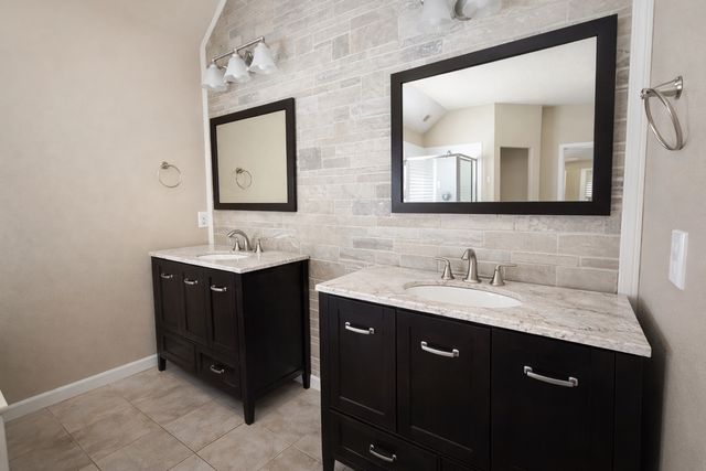 2516 Fairway View Drive, Burleson, TX 76028