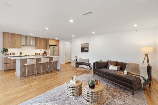 6 Gen Devine Way 1, Boston, MA 02127