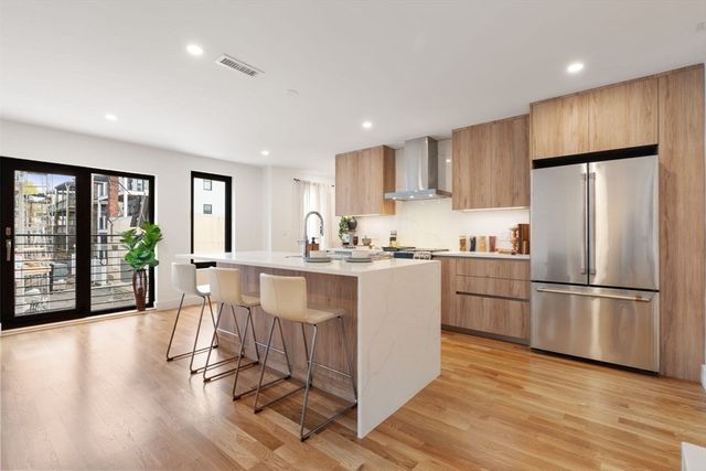 6 Gen Devine Way 1, Boston, MA 02127