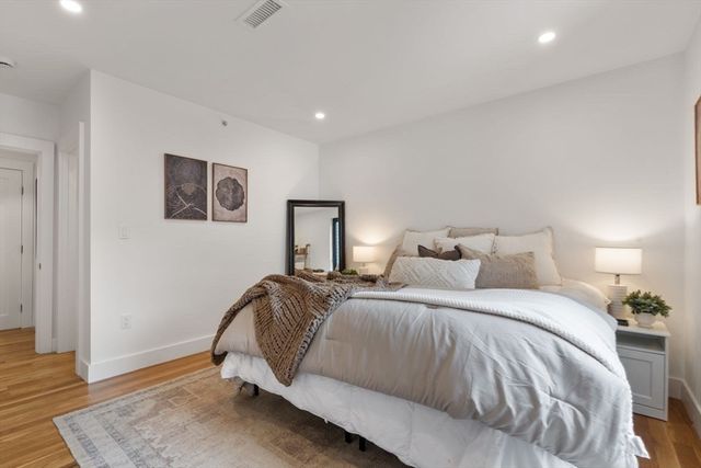 6 Gen Devine Way 1, Boston, MA 02127
